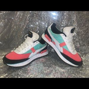 Girls Pumas